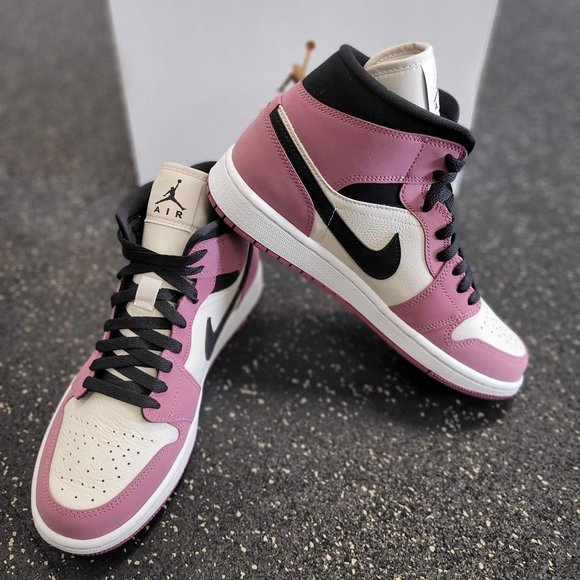 Nike Air Jordan 1 Mid Light Mulberry White Black Size 9W DC7267-500 - Picture 5 of 8